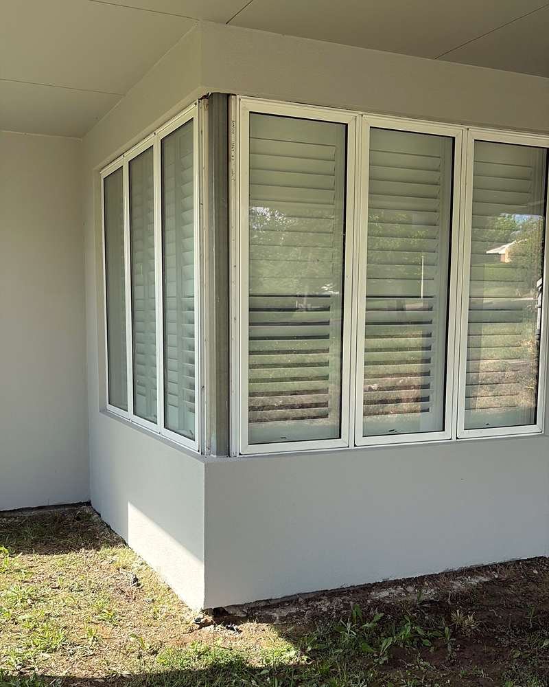 Rendered corner of the same extension, with white shutters